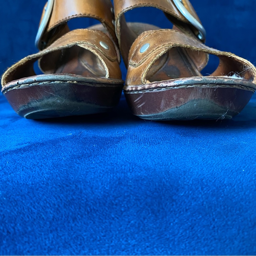 High-Heeled Leather Sandals - Picture 15 of 15
